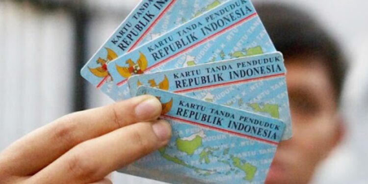 Kumpulkan bukti dan identitas diri jika mengalami salah transfer BCA.