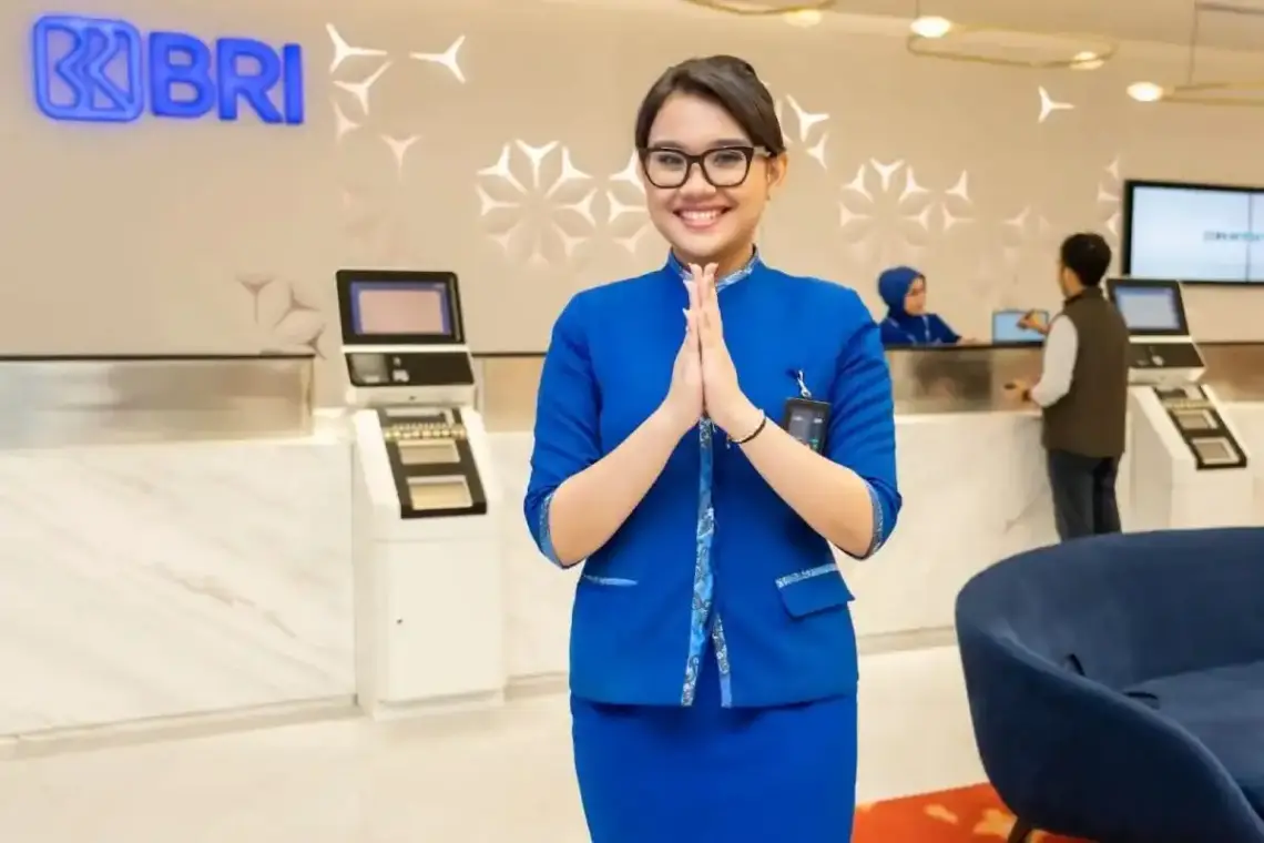 Seorang wanita bank BRI