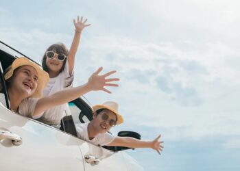 Tips mengatur anggaran liburan akhir tahun 2025.