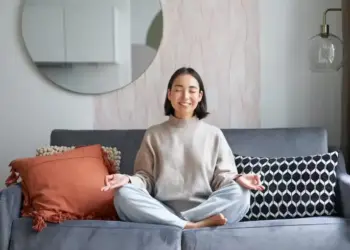 5 cara praktis memulai gaya hidup minimalis.