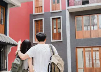 anak kos yang sedang mencari kos-kosan