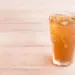 Gelas berisi es teh