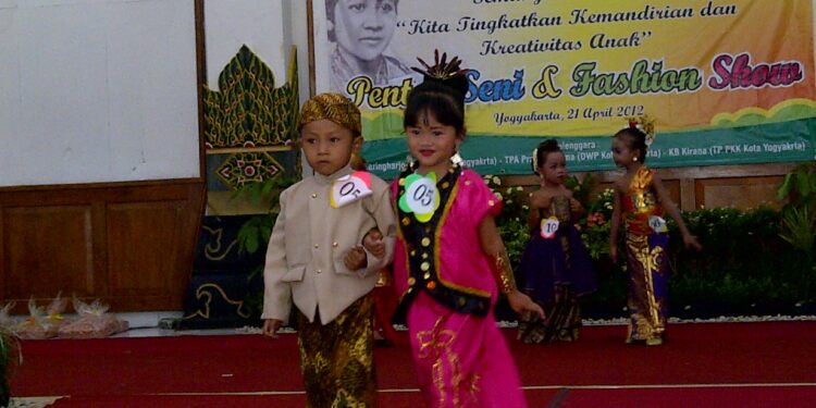 Lomba Fashion Show Tradisional