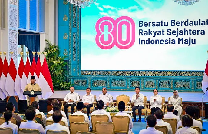 pak prabowo dan logo hut ri 80