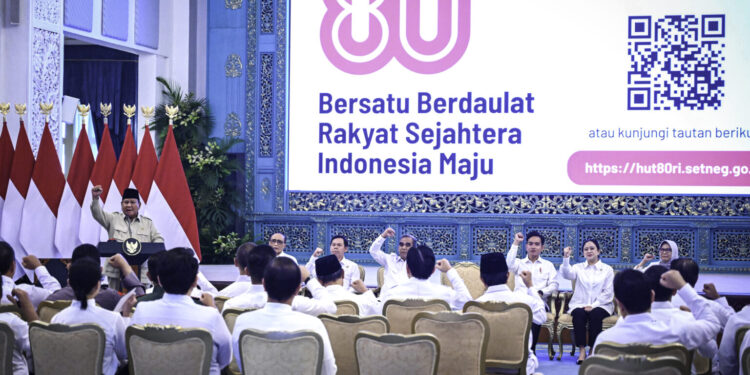 Presiden Republik Indonesia, Prabowo Subianto secara resmi meluncurkan logo dan tema Hari Ulang Tahun (HUT) ke-80 Kemerdekaan Republik Indonesia yang digelar di Istana Negara, Jakarta, pada Rabu, 23 Juli 2025. 