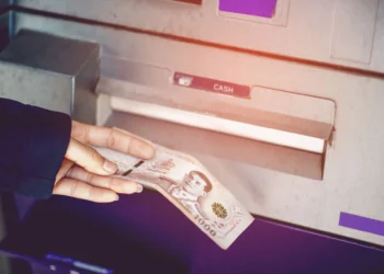 penarikan saldo di atm