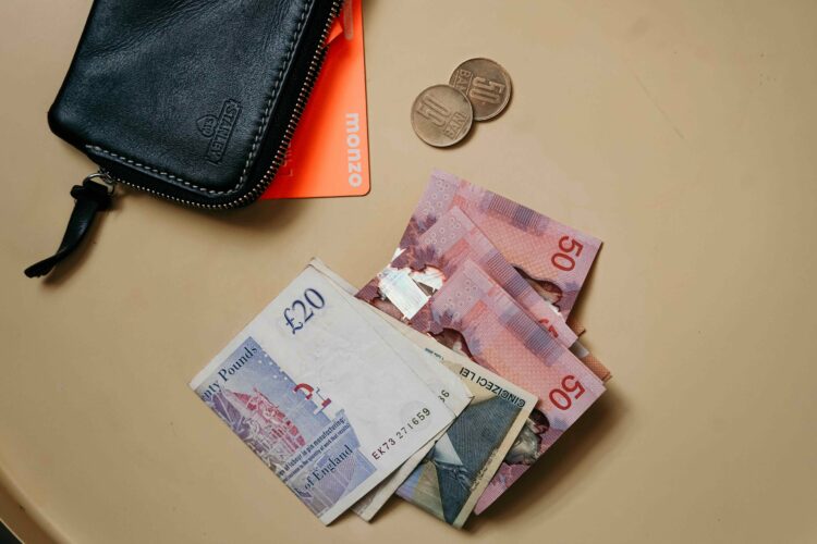 Bunga Deposito 100 Juta Berapa (Foto: unsplash/Toa Heftiba)