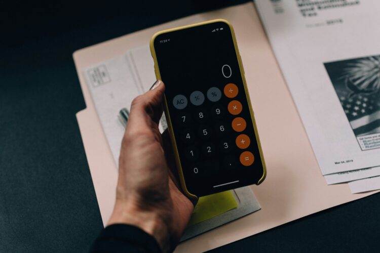 Syarat Resmi Bebas Pajak Deposito & Batas Rp7,5 Juta (Foto: unsplash/Kelly Sikkema)
