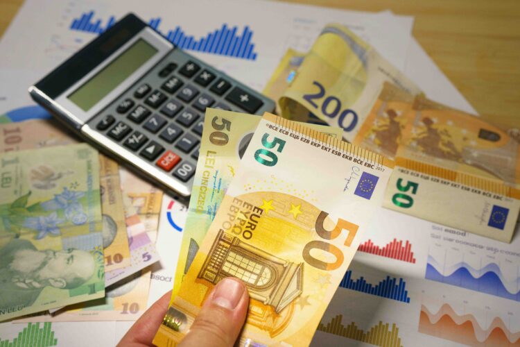 5 Kelemahan Deposito BPR Sebelum Menempatkan Dana (Foto: unsplash/Jakub Żerdzicki)
