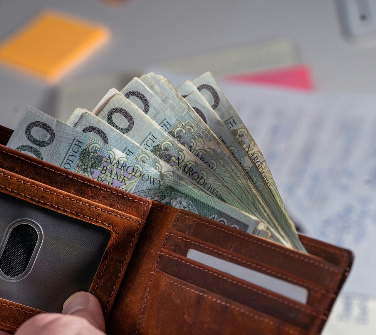 Berapa Biaya Deposito BSI dan Pencairan Dini? (Foto: unsplash/Jakub Żerdzicki)
