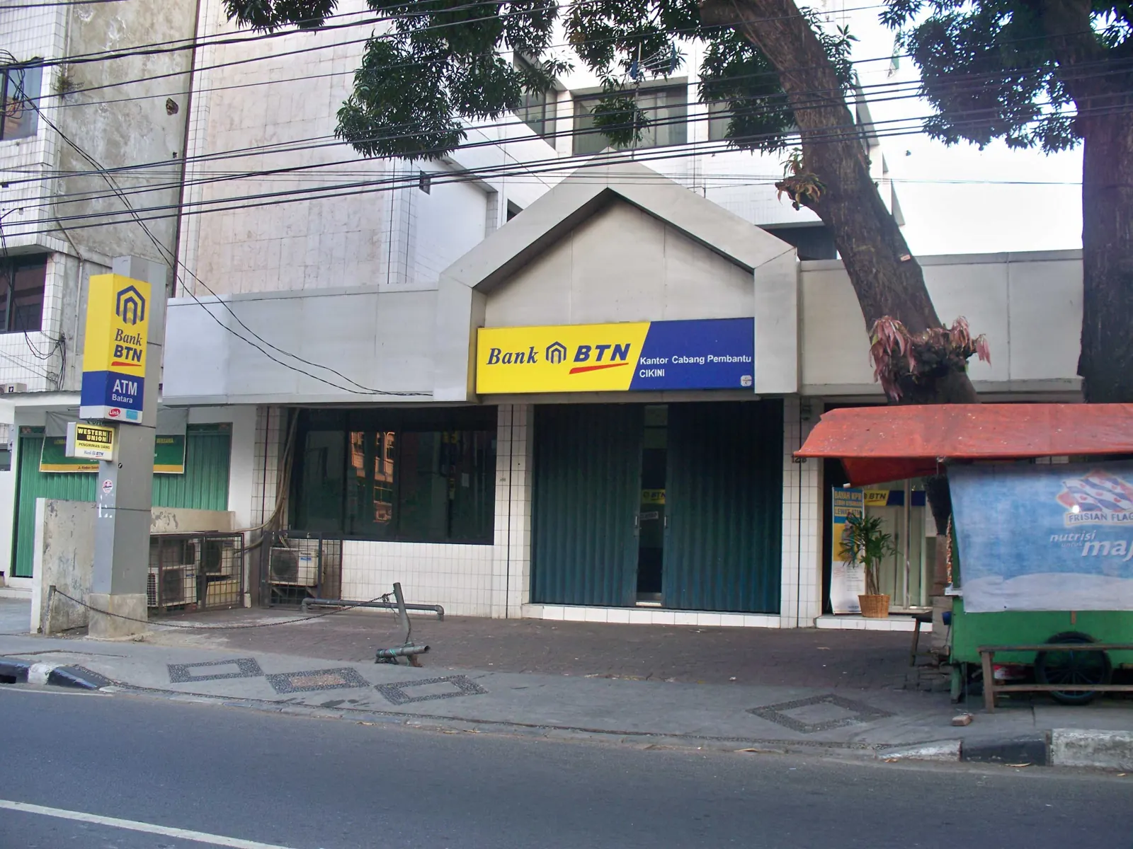 Kantor cabang pembantu Bank BTN di Cikini Jakarta