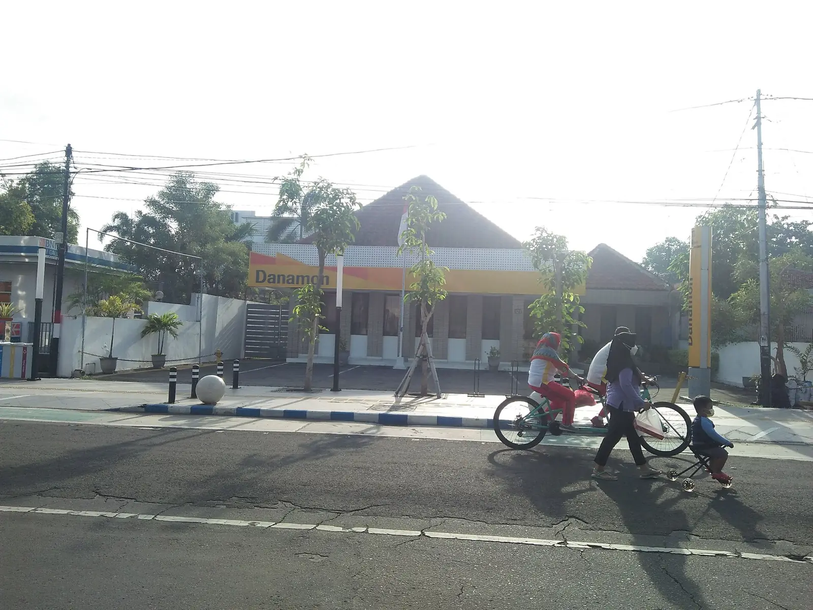 Kantor cabang pembantu Bank Danamon di Jombang