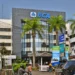 Gedung kantor Bank BCA dengan logo BCA biru dan papan ATM BCA
