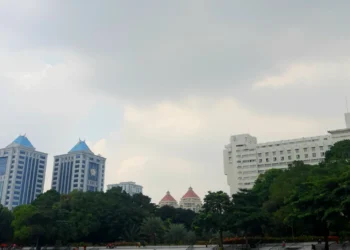 Menara kembar Kementerian Keuangan RI terlihat dari Lapangan Banteng, Jakarta