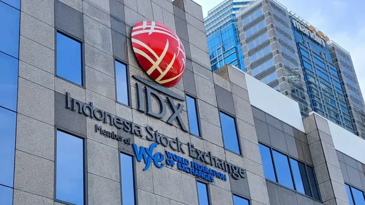 Fasad Gedung Bursa Efek Indonesia dengan logo IDX di Jakarta