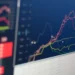 Grafik pergerakan saham di layar monitor
