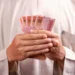 Uang rupiah untuk perbandingan SBR015 vs deposito