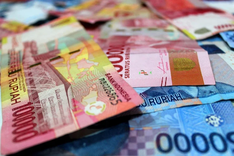 Uang rupiah ilustrasi syarat 3T penjaminan LPS