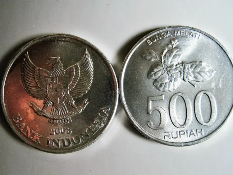 Koin rupiah ilustrasi bunga deposito 10 juta