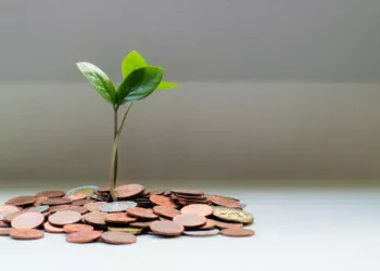 Tanaman tumbuh di atas koin ilustrasi bunga deposito yang diputar