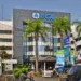 Gedung kantor Bank BCA dengan logo BCA biru dan papan ATM BCA
