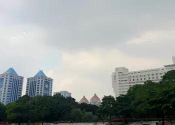 Menara kembar Kementerian Keuangan RI terlihat dari Lapangan Banteng, Jakarta