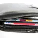 Dompet berisi beberapa kartu kredit