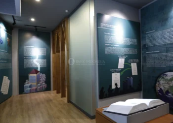 Ruang periode bank syariah di Museum Bank Indonesia berisi panel sejarah undang-undang perbankan syariah